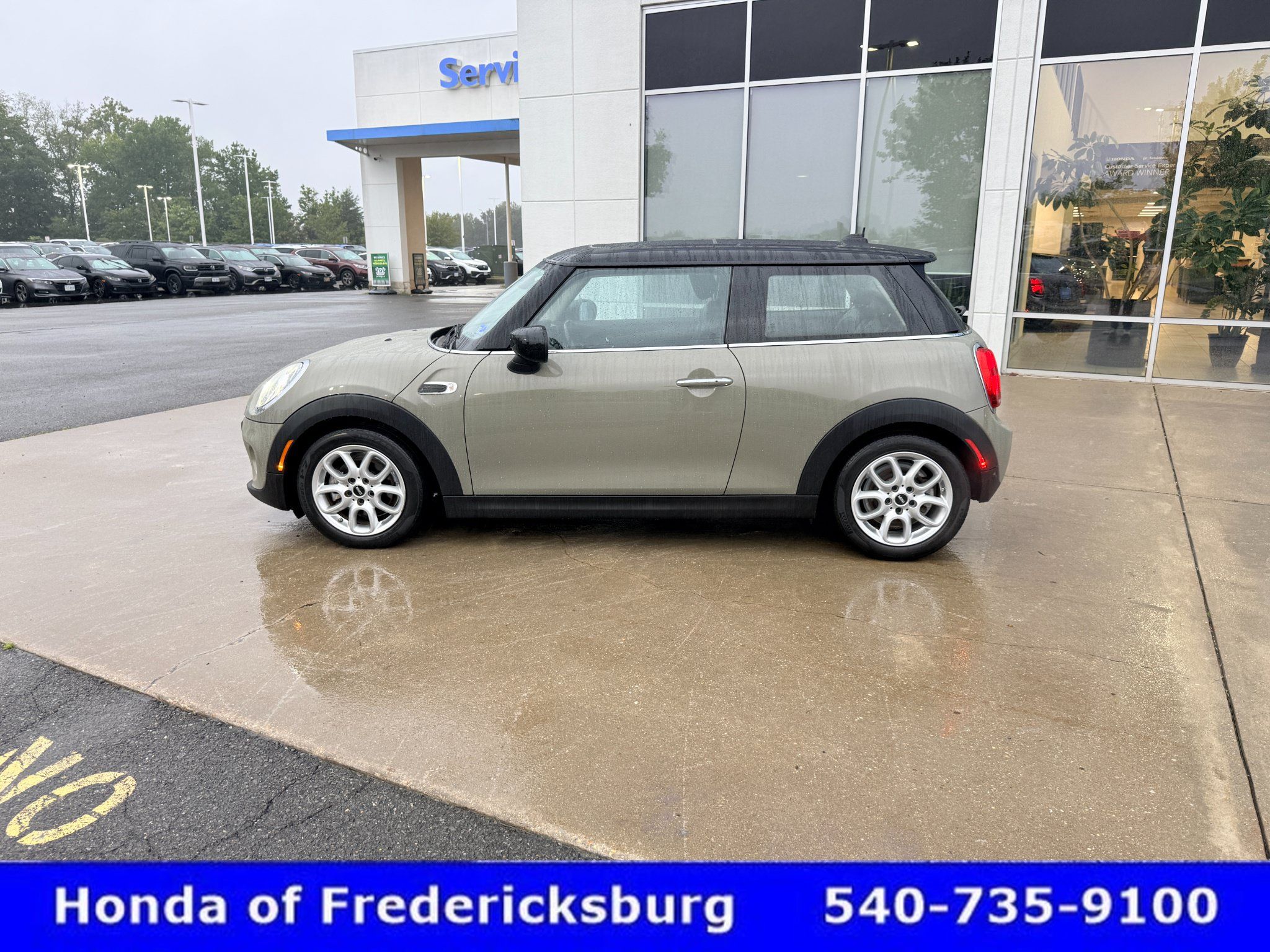 Used 2021 MINI Cooper 2-Door Hardtop FWD image 3