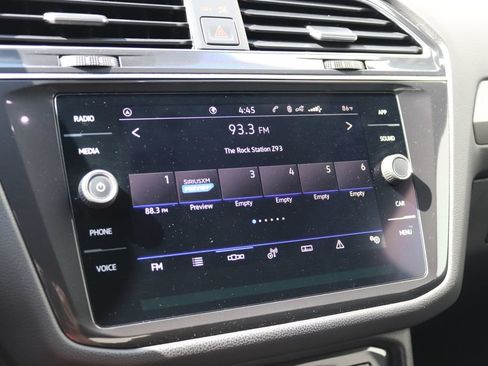 Used 2022 Volkswagen Tiguan SE R-Line FWD image 10