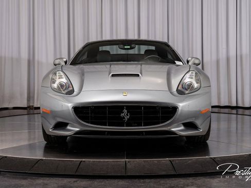Used 2014 Ferrari California image 3