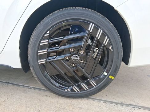 New 2026 Nissan Sentra SR w/ Floor Mat Package FWD image 31