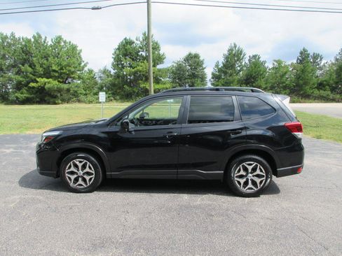 Used 2020 Subaru Forester Premium AWD/4WD image 8