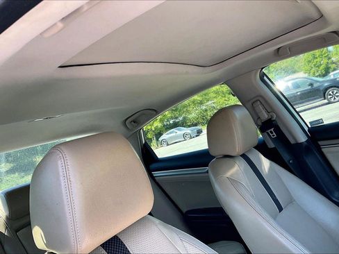 Used 2019 Honda Civic Touring image 22