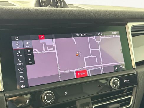 Certified 2025 Porsche Macan AWD/4WD image 22