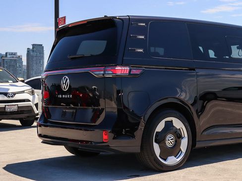 New 2025 Volkswagen ID. Buzz Pro S RWD image 9