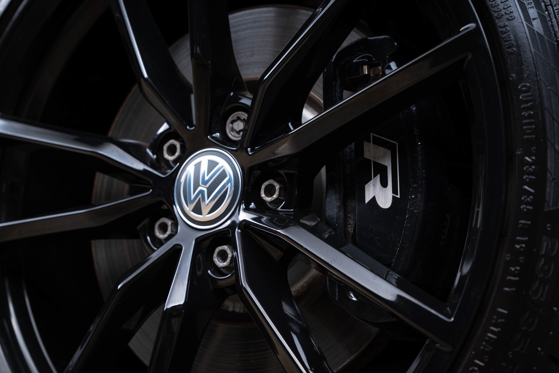 Used 2019 Volkswagen Golf R 4-Door AWD/4WD image 24