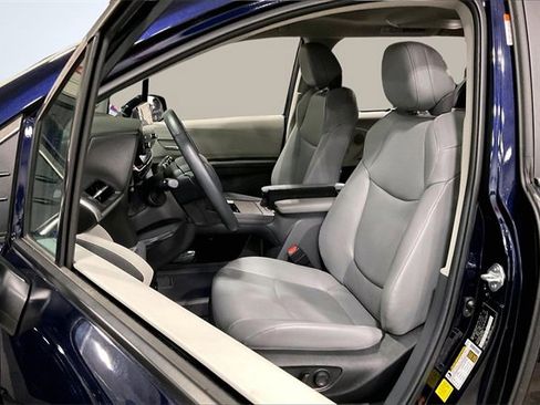 Used 2024 Toyota Sienna XLE w/ XLE Plus Package image 25