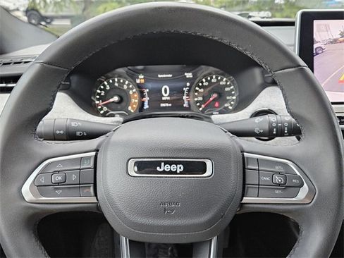 Used 2024 Jeep Compass Latitude image 20