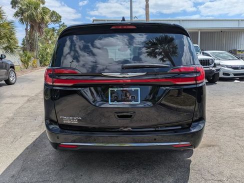New 2026 Chrysler Pacifica Select FWD image 5