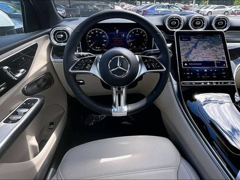 Used 2026 Mercedes-Benz GLC 300 4MATIC image 4