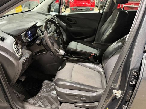 Used 2019 Chevrolet Trax LT w/ LT Convenience Package AWD/4WD image 18