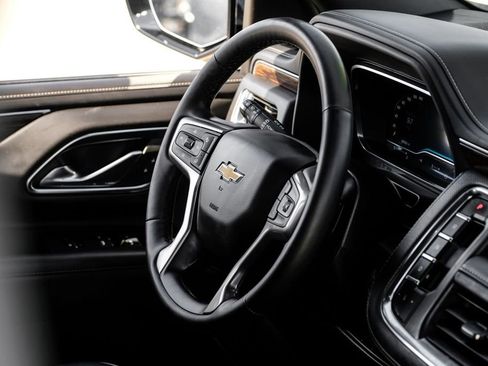 Used 2024 Chevrolet Suburban Premier image 11