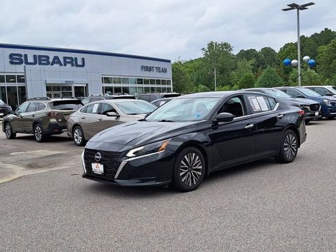 Used 2024 Nissan Altima 2.5 SV FWD image 2