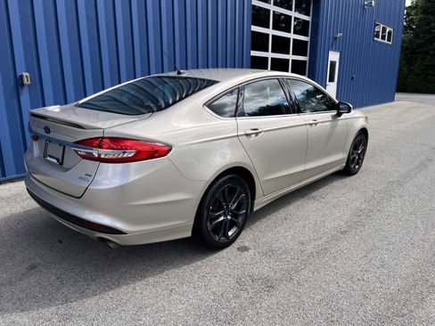 Used 2018 Ford Fusion SE w/ Equipment Group 201A image 4