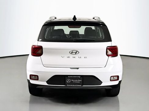 Used 2022 Hyundai Venue Limited FWD image 6