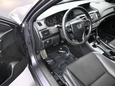 Used 2017 Honda Accord Sport image 12