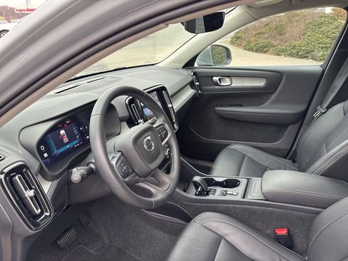 Certified 2025 Volvo XC40 B5 Core image 16