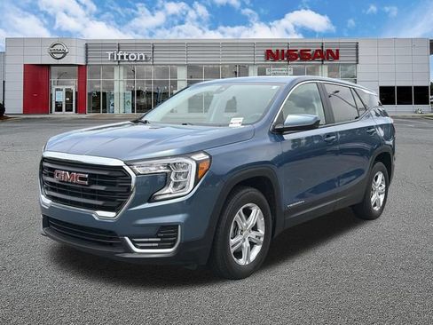 Used 2024 GMC Terrain SLE AWD/4WD image 3