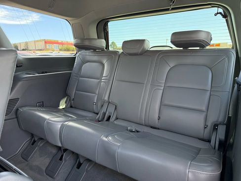 Used 2019 Lincoln Navigator Reserve AWD/4WD image 18