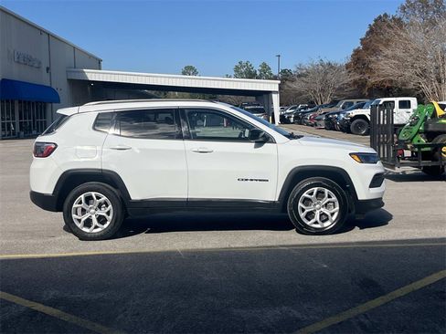 Used 2024 Jeep Compass Latitude image 6