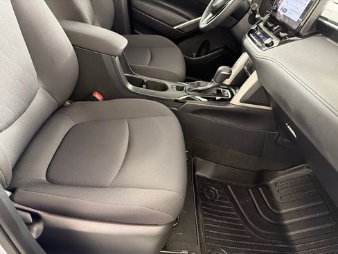 Used 2024 Toyota Corolla Cross LE w/ Moonroof Package FWD image 25