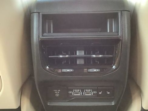 Certified 2025 Jeep Grand Cherokee Limited AWD/4WD image 19