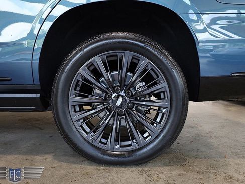 Used 2025 Cadillac Escalade Sport Platinum w/ LPO, ONYX Package image 48