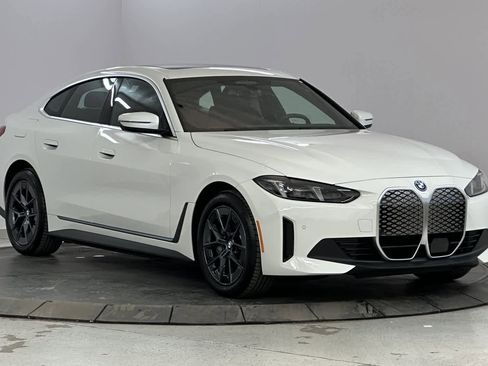 Used 2025 BMW i4 eDrive40 w/ Premium Package image 9