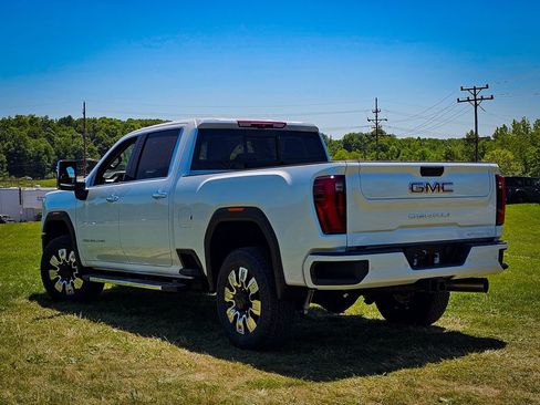 New 2026 GMC Sierra 2500 Denali w/ Denali Reserve Package AWD/4WD image 7