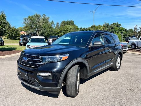 Used 2021 Ford Explorer XLT w/ Equipment Group 202A AWD/4WD image 3