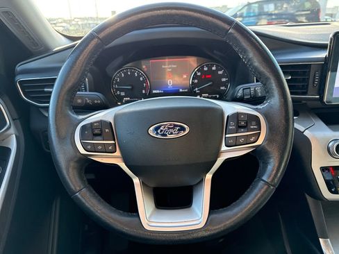 Used 2022 Ford Explorer XLT w/ Equipment Group 202A image 18