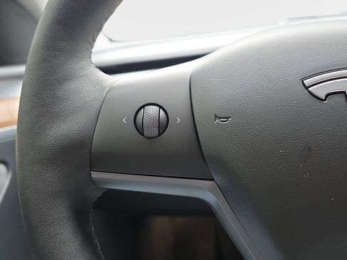 Used 2024 Tesla Model Y Performance image 20