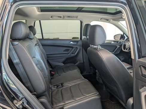 Used 2018 Volkswagen Tiguan SEL Premium image 17