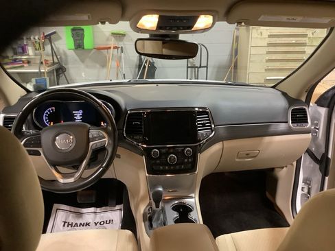 Certified 2022 Jeep Grand Cherokee Laredo E w/ Security & Convenience Group image 21