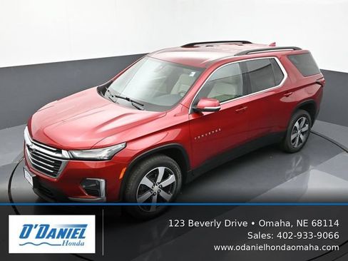 Used 2022 Chevrolet Traverse LT w/ LT Premium Package AWD/4WD image 16