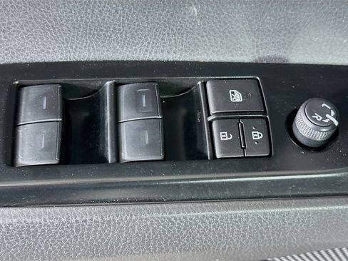 Used 2025 Toyota Camry SE FWD image 15