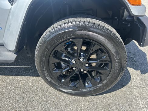 Certified 2022 Jeep Wrangler Unlimited Sahara w/ Cold Weather Group image 7