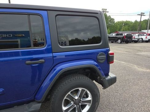 Used 2018 Jeep Wrangler Unlimited Sahara w/ Dual Top Group AWD/4WD image 34