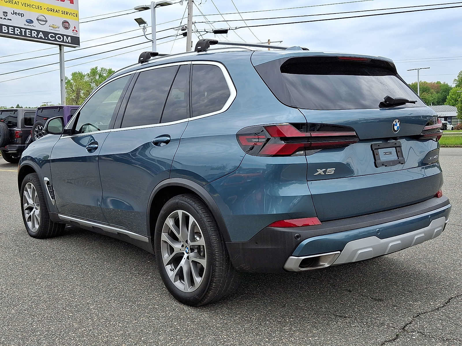 Used 2025 BMW X5 xDrive40i w/ Premium Package AWD/4WD image 4