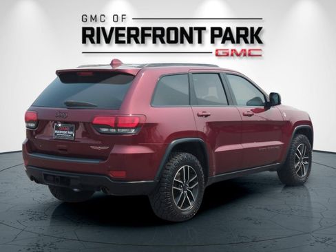 Used 2019 Jeep Grand Cherokee Trailhawk AWD/4WD image 3