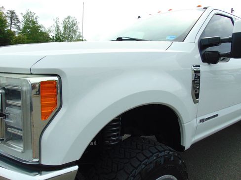 Used 2019 Ford F250 Lariat w/ Lariat Ultimate Package AWD/4WD image 29