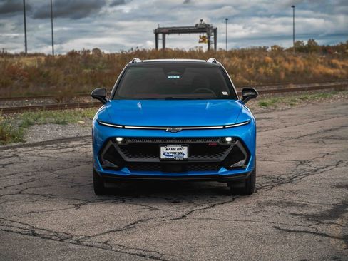 New 2025 Chevrolet Equinox EV RS image 2