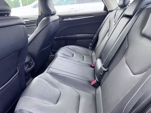 Used 2019 Ford Fusion Titanium FWD image 9