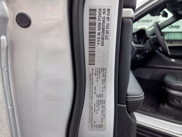 New 2026 Jeep Grand Cherokee Limited w/ Luxury Tech Group II RWD image 20