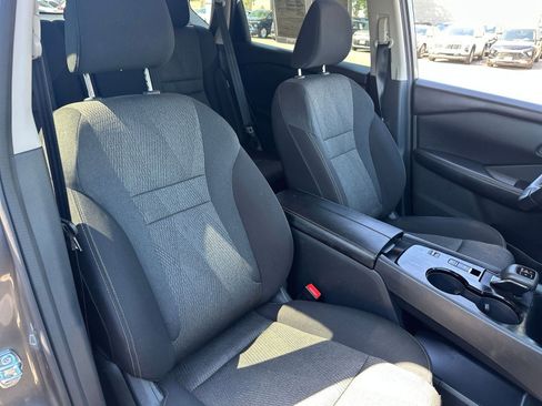 Used 2025 Nissan Rogue SV FWD image 38