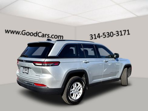 Used 2023 Jeep Grand Cherokee Laredo image 2