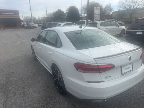 Used 2020 Volkswagen Passat 2.0T R-Line image 6