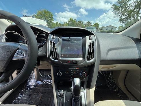 Used 2016 Ford Focus SE FWD image 11