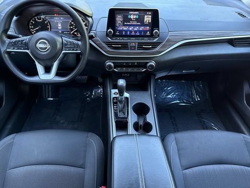 Used 2025 Nissan Altima 2.5 SV FWD image 14
