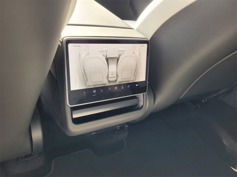 Used 2026 Tesla Model Y Long Range image 8