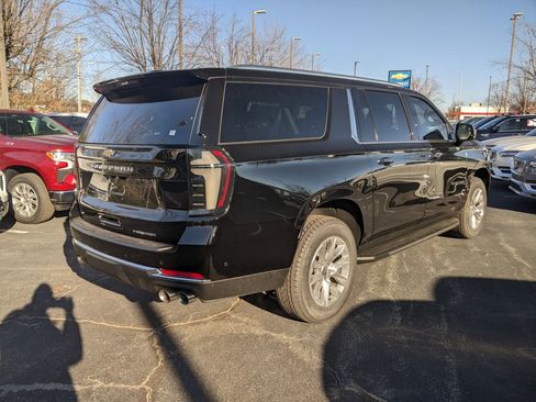 New 2025 Chevrolet Suburban Premier w/ Sun And Tow Package image 8